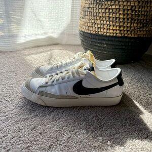 Nike Blazer Low '77 Women's Sneaker 8.5